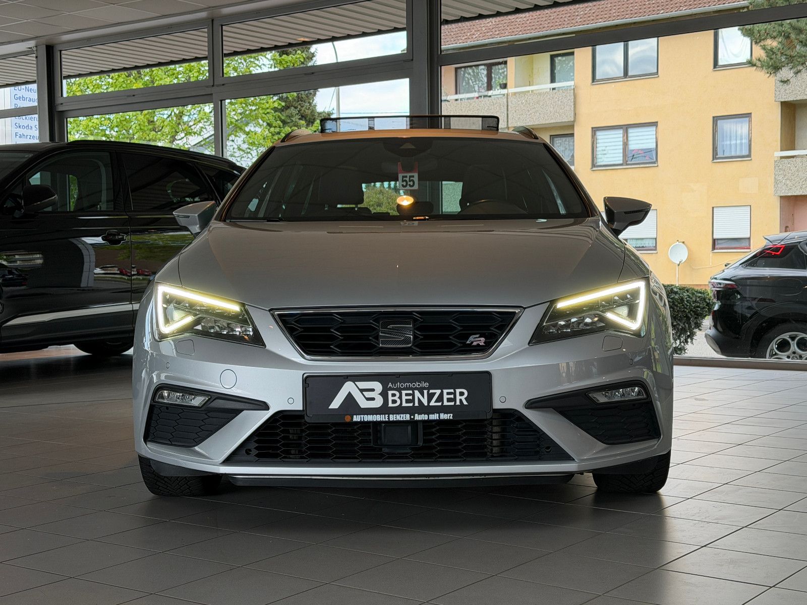 Fahrzeugabbildung SEAT Leon ST FR//ACC/LED/PANORAMA/APPLE-CAR/KAMERA