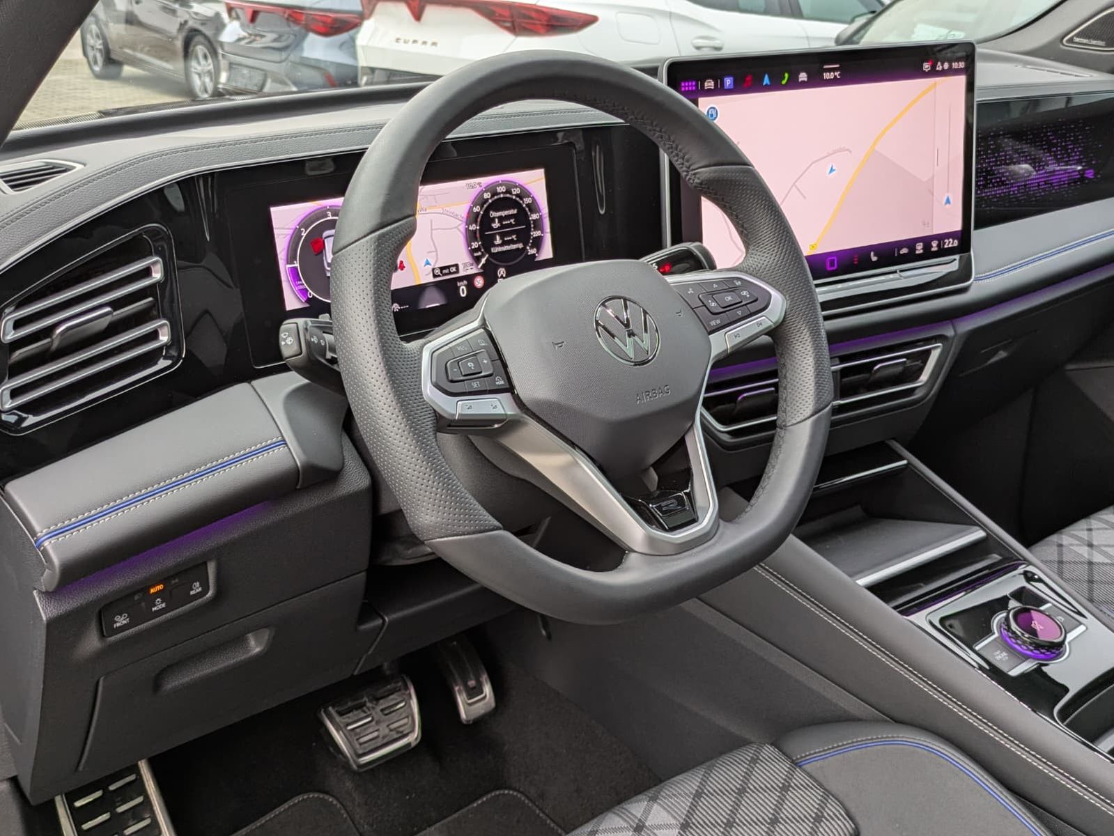 Fahrzeugabbildung Volkswagen Tiguan 2.0 TDI 4M R-Line PANO*H&K*AHK*MATRIX*20"