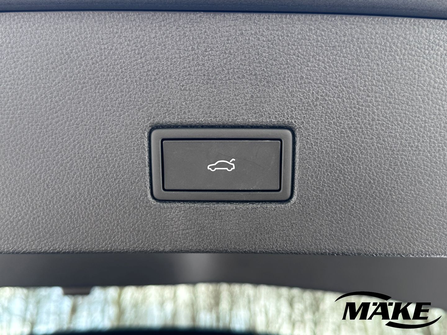 T-Roc R-Line 1.5 TSI DSG AHZV IQ.L ACC BLACK STD