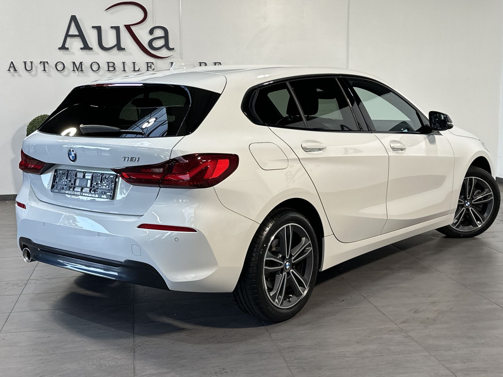 Fahrzeugabbildung BMW 118i 5-Türer Aut. Sport-Line NAV+LED+HIFI+17ZOLL