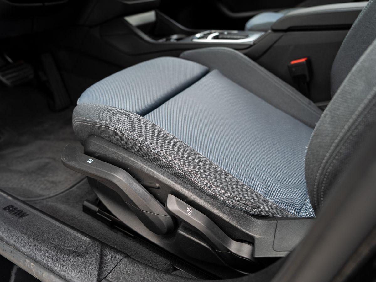 BMW 1 Series PANO AdLED KoZg SpSitze SpieglP ParkA S-Glas, миниатюра 10