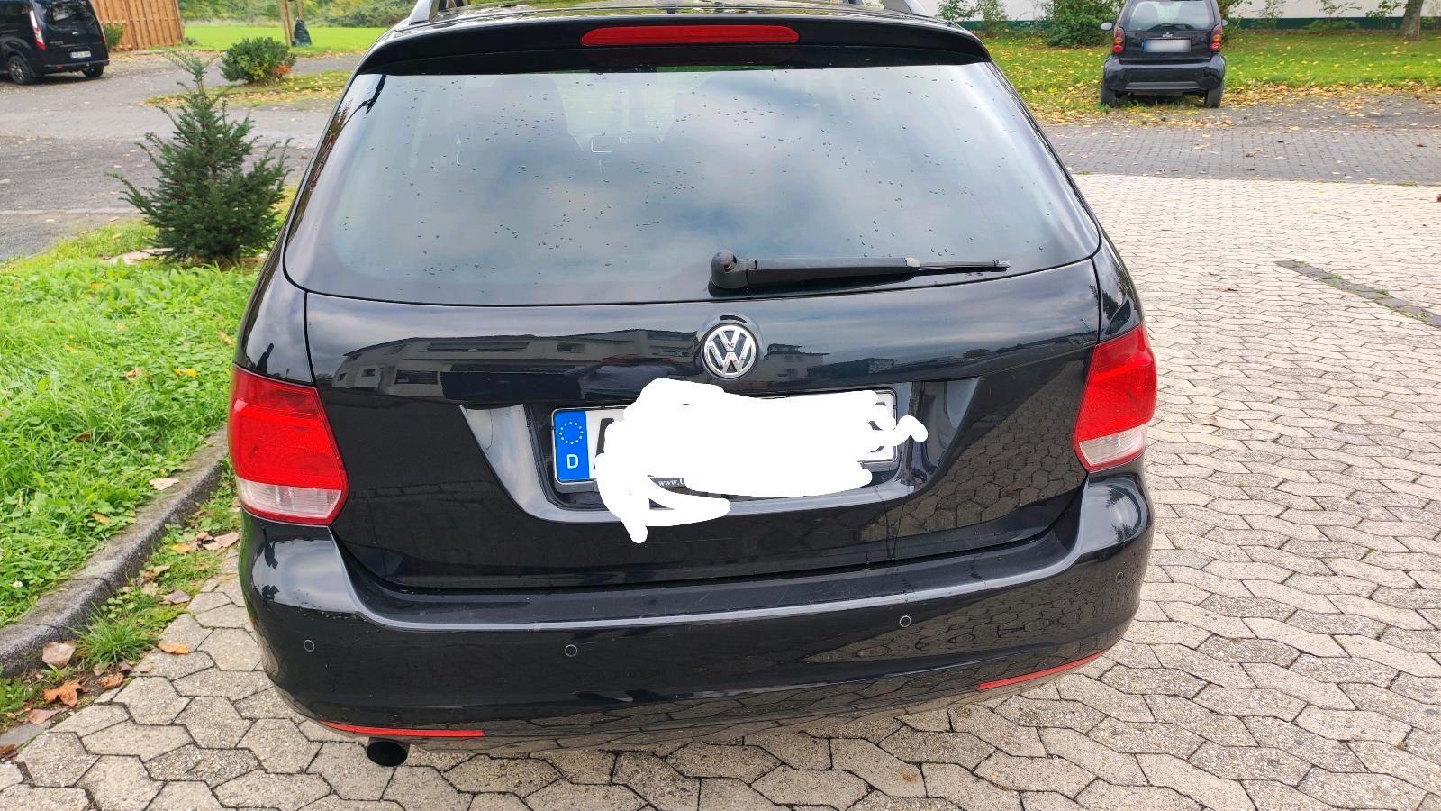 Volkswagen Golf 2010 — interior