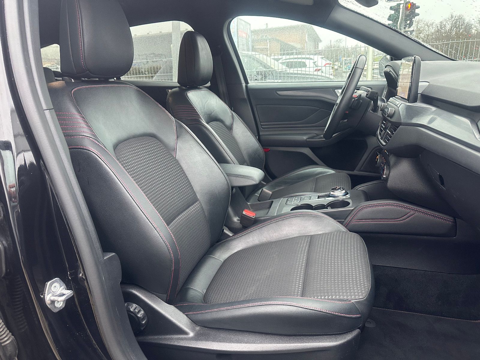 Fahrzeugabbildung Ford FOCUS TURNIER 2.0 ST-LINE ECOBLUE*1.HAND+AUTOM.*