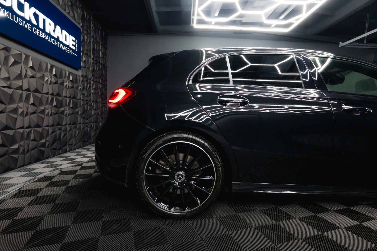 Fahrzeugabbildung Mercedes-Benz A 250 AMG Line Night-Paket *ACC*Head Up*DAB*19%*