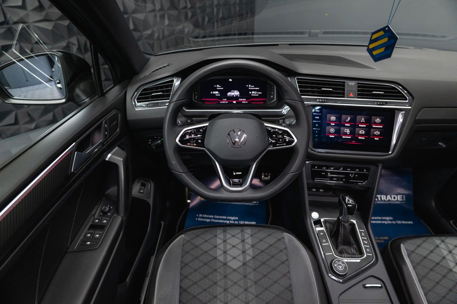 Fahrzeugabbildung Volkswagen Tiguan Allspace R-Line 4Motion HUD | PANO | ACC