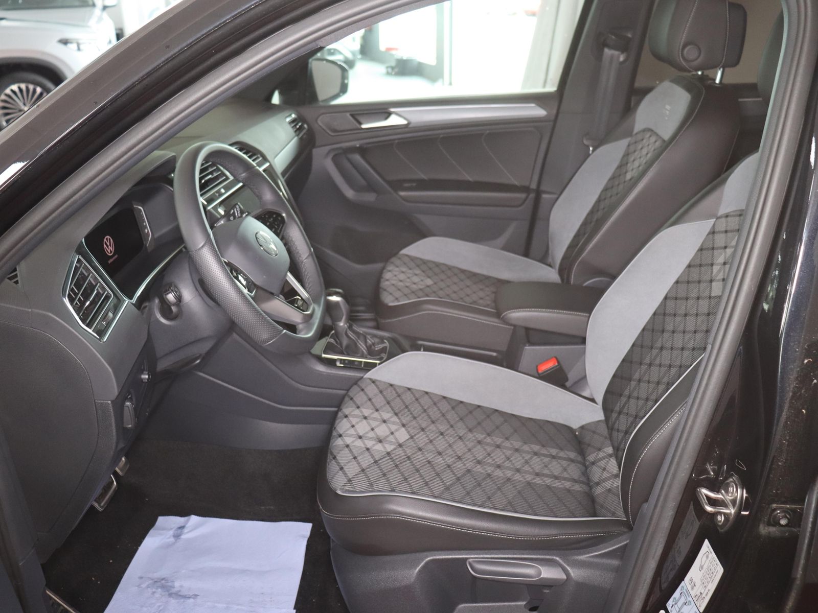 Volkswagen Tiguan R-Line Black Style 2.0TDI DSG 356,-ohne A foto 5