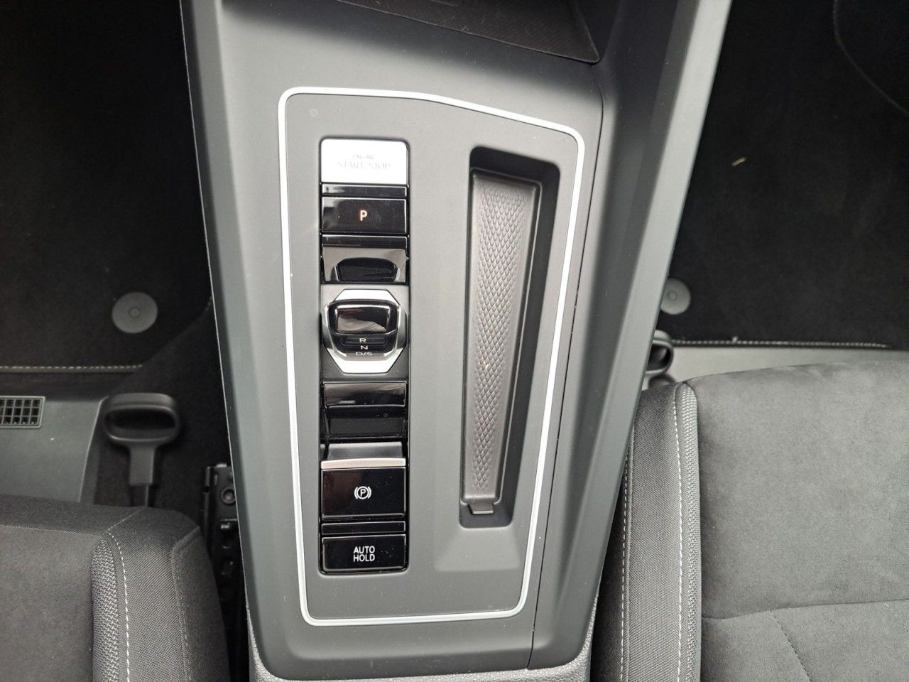 Volkswagen Golf VIII 1.0 eTSI Navi/ACC/RFK Klima Navi foto 14