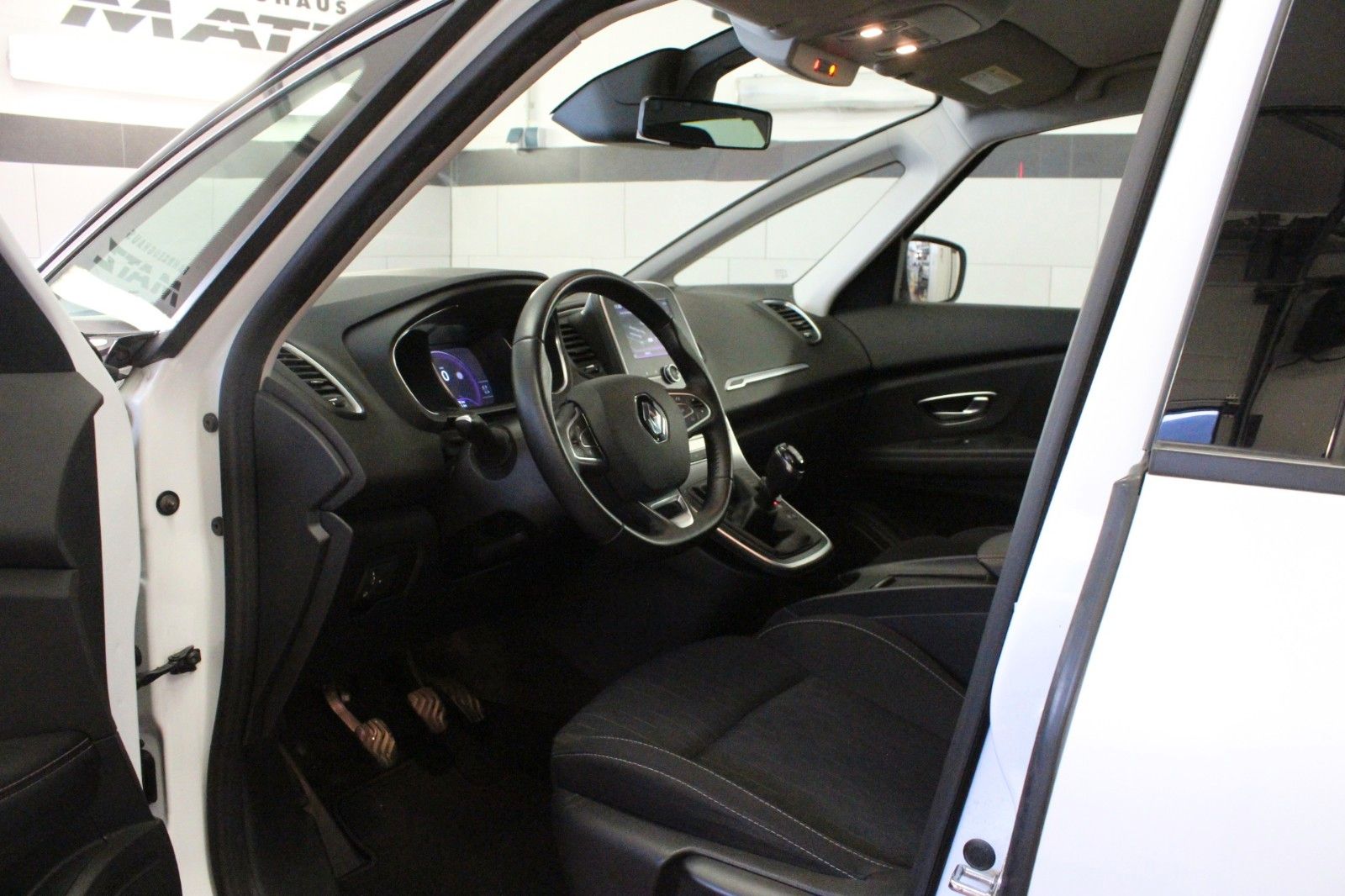 Fahrzeugabbildung Renault Grd Scenic Tce 140 Deluxe*R-Link*Sitzhzg*