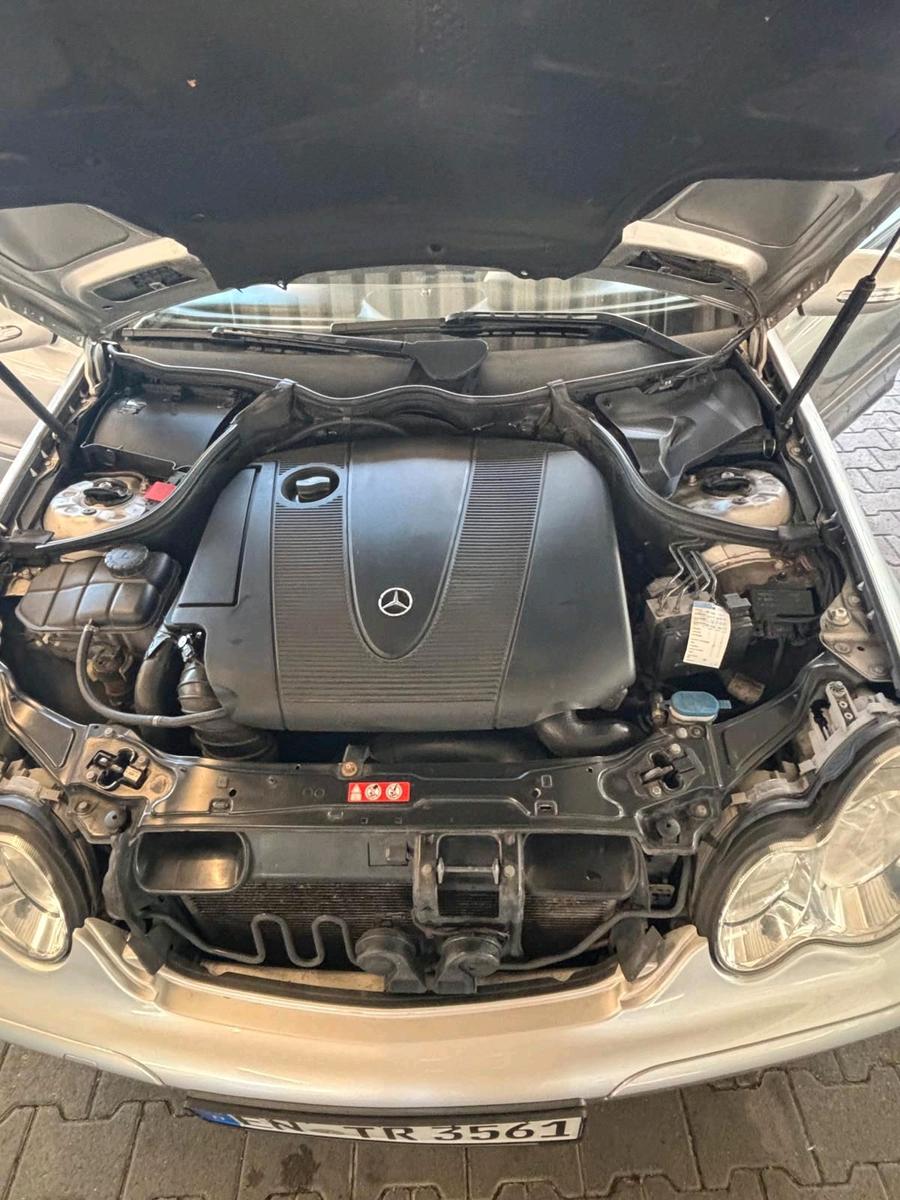 Mercedes-Benz C200 2005 — photo 15