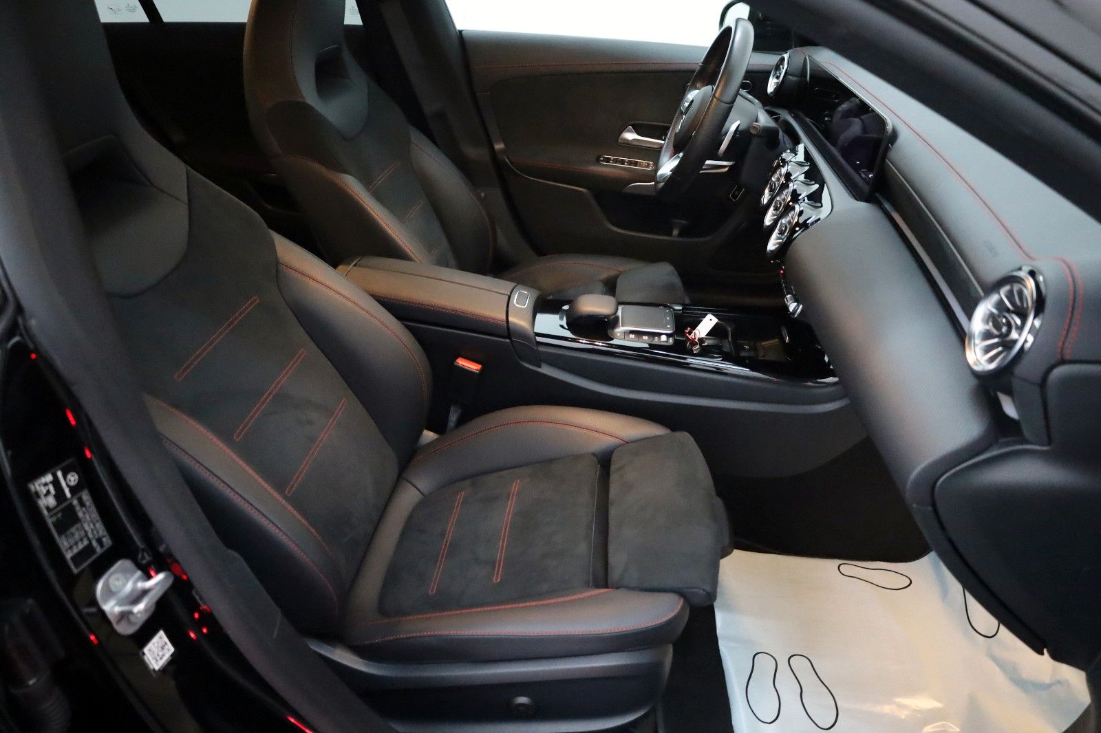 Fahrzeugabbildung Mercedes-Benz CLA 200d SB AMG Line T.Leder,Navi,LED,Night/Park