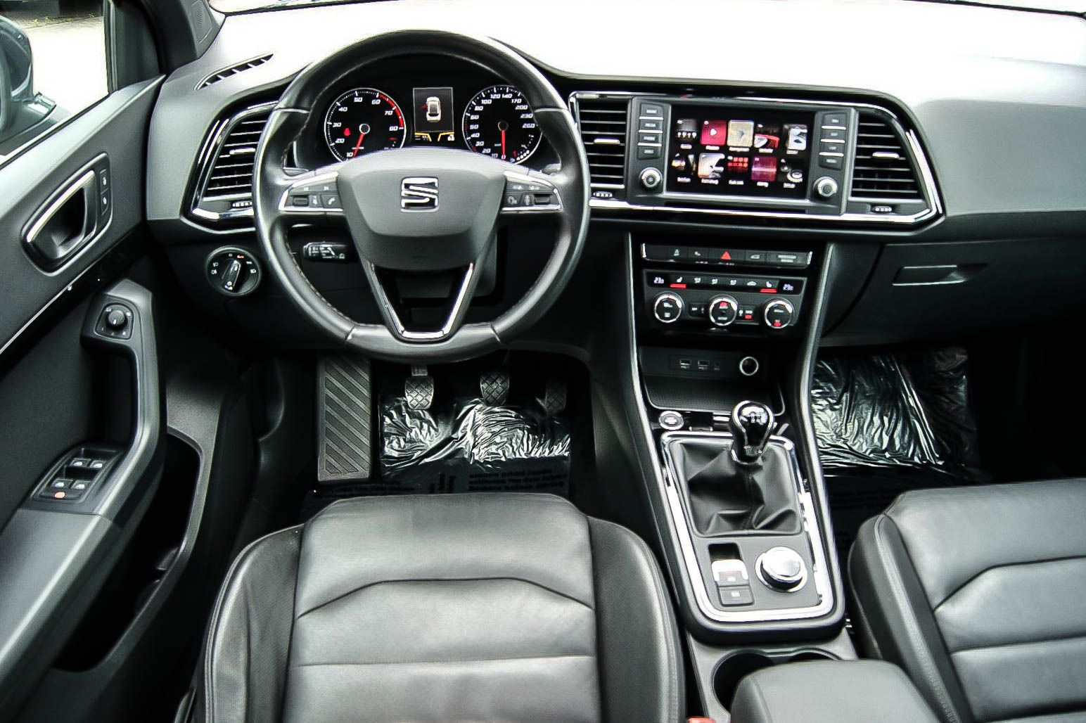 Fahrzeugabbildung SEAT Ateca 1.4TSI Xcellence LEDER NAVI 360°KAMERA ACC