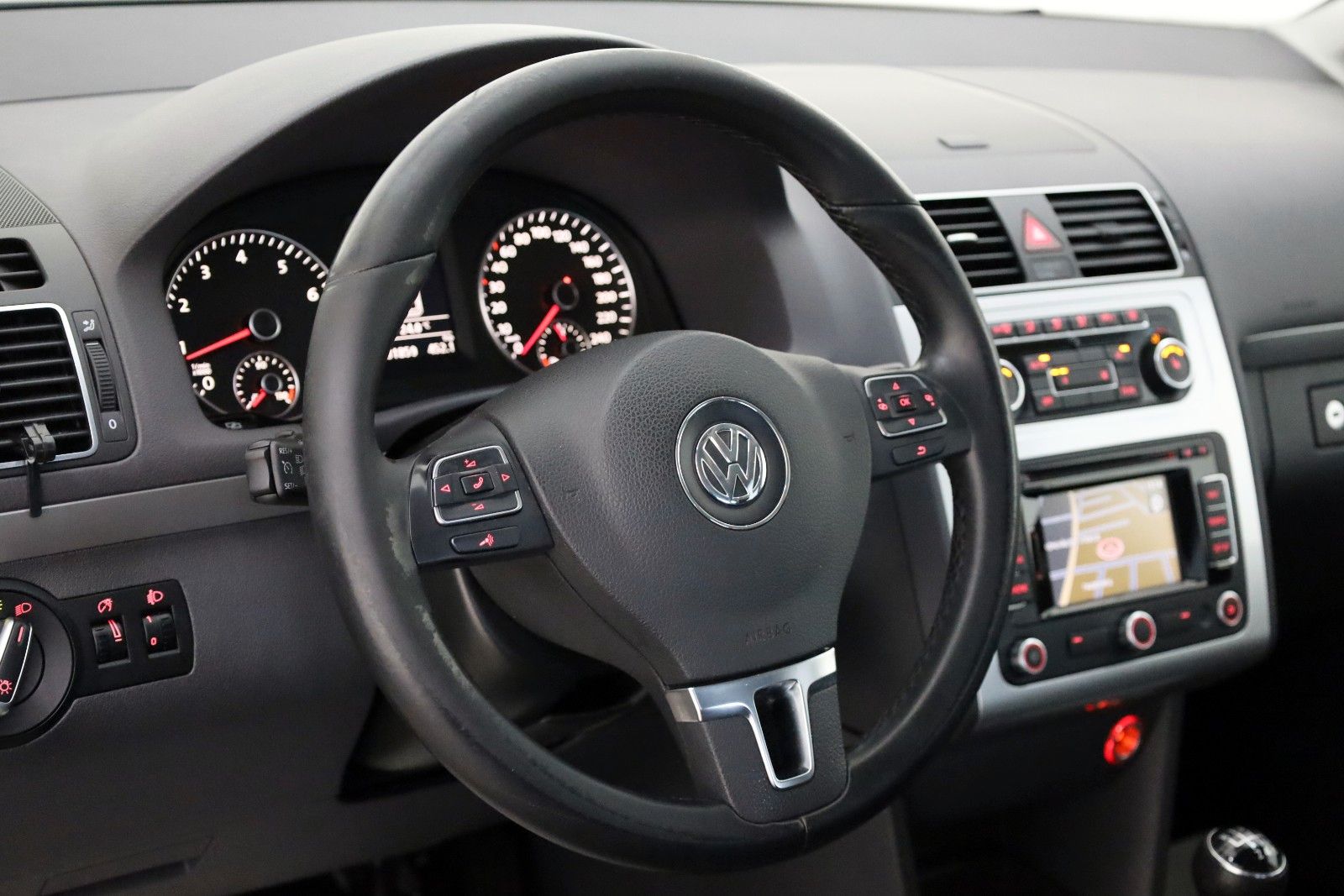 Fahrzeugabbildung Volkswagen Touran Trendline Navi,SH,PDC,8 fach bereift