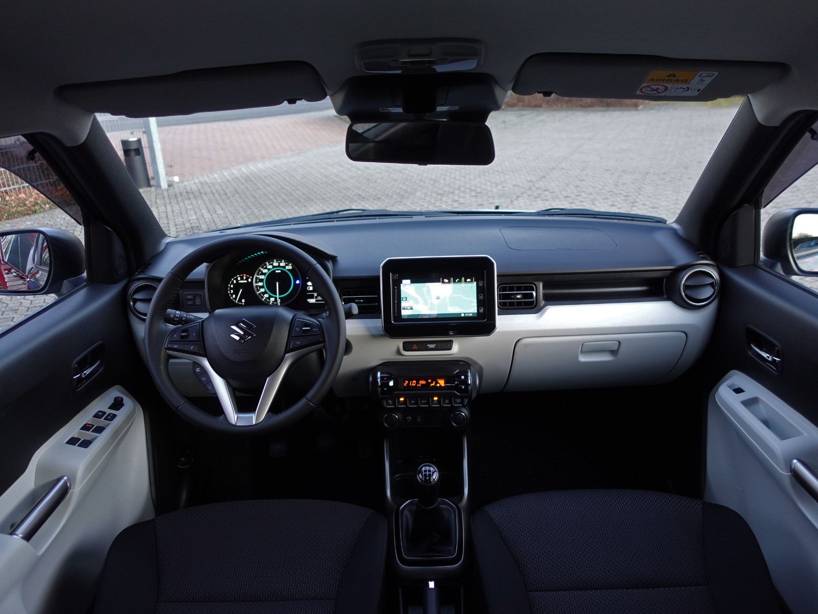 Fahrzeugabbildung Suzuki Ignis 1.2 DUALJET Comfort+ I. Hd RFK Navi App