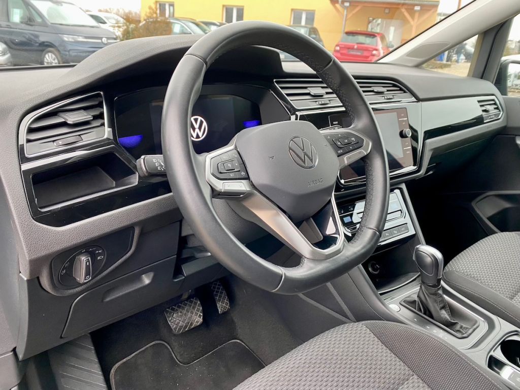 Fahrzeugabbildung Volkswagen Touran 1.5 TSI DSG 7-SITZER AAC AHK LED NAVI