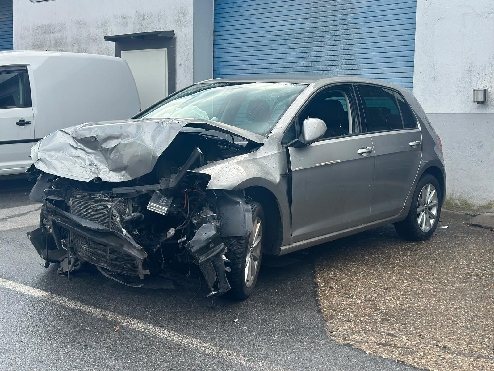 Volkswagen Golf VII 1.2 TSILounge BMT UNFALLFAHRZEUG