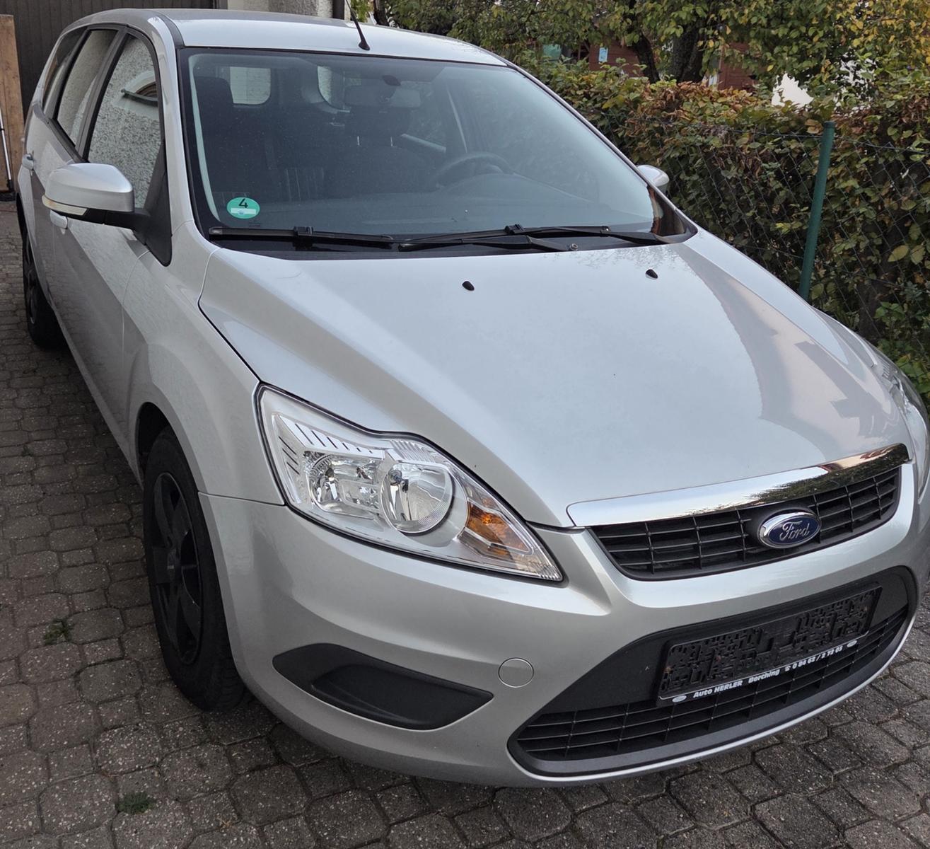 Ford Focus 2010 — салон