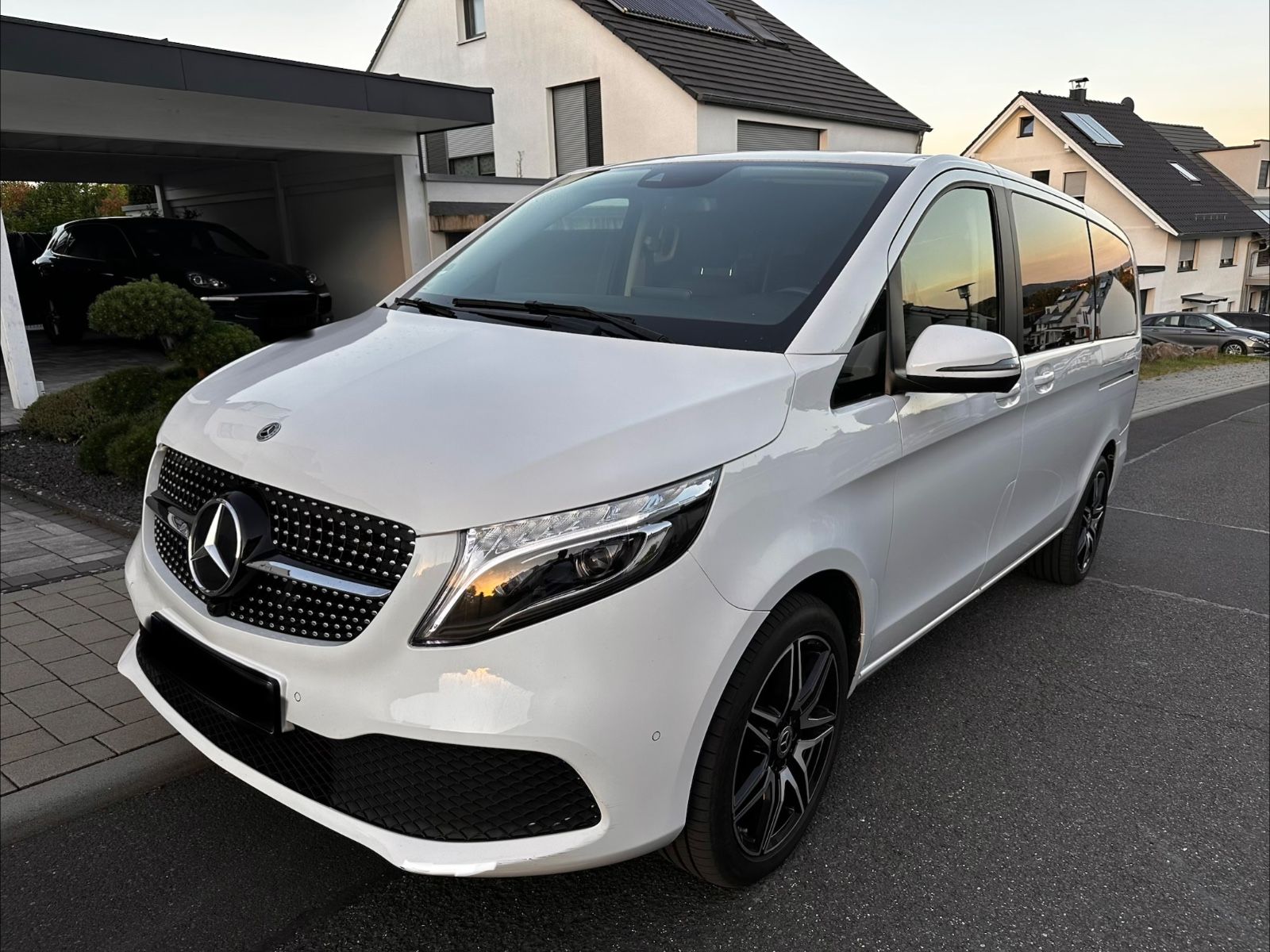 MERCEDES-BENZ V 250 d 9G Facelift LED AMG Felgen Leder 2x Schi