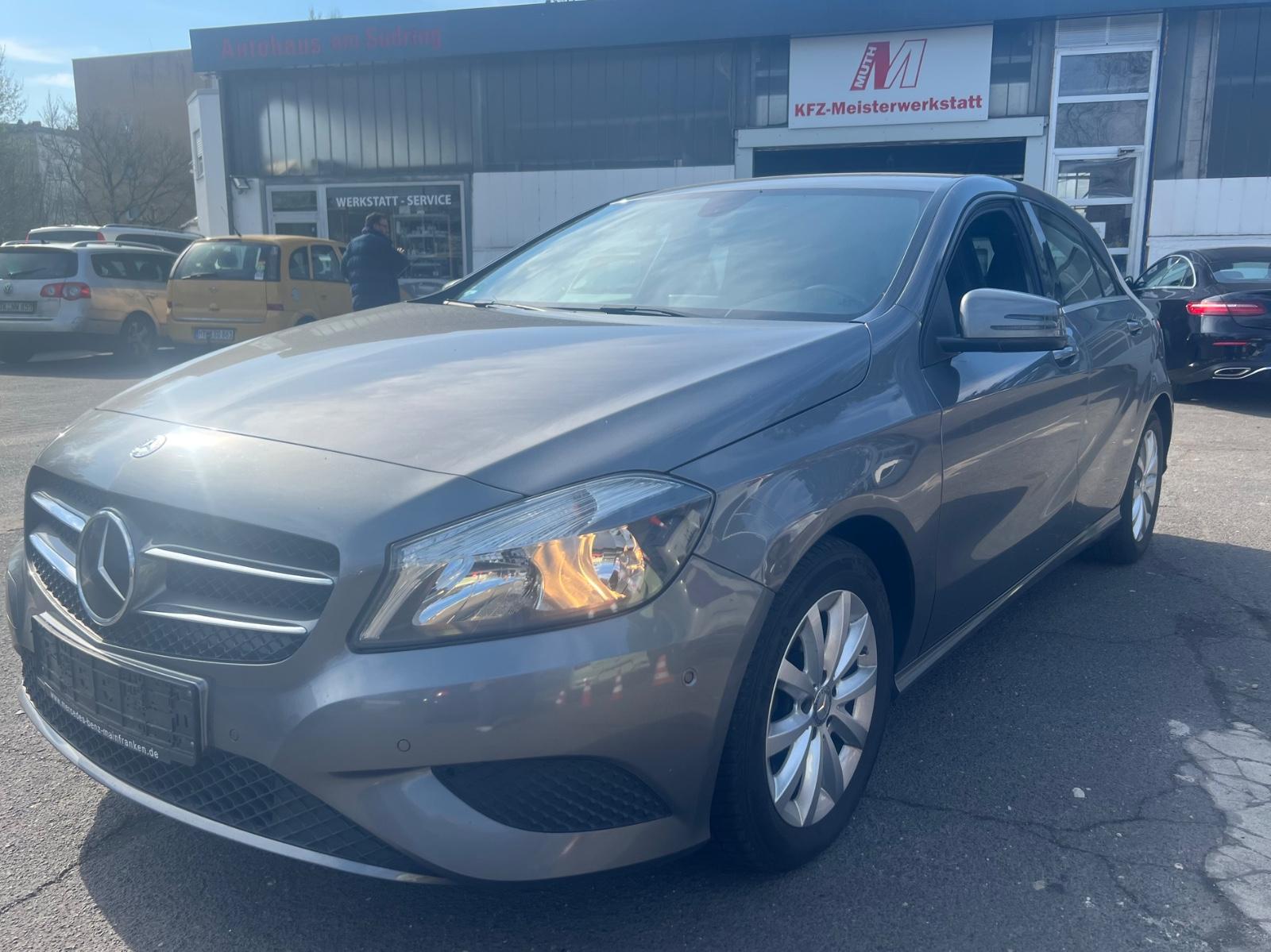 Mercedes-Benz A 180 6-Gang/Leder/SZH/PDC/8XALU/1.Hand