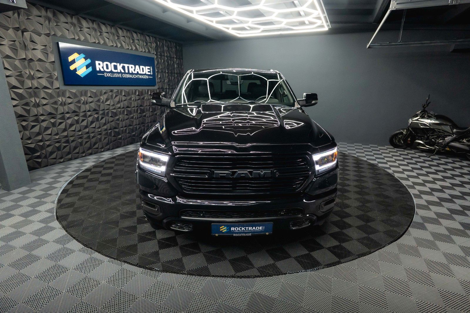 Fahrzeugabbildung Dodge RAM 5.7 V8 HEMI 4x4 OFFROAD BLACK EDITION *19%