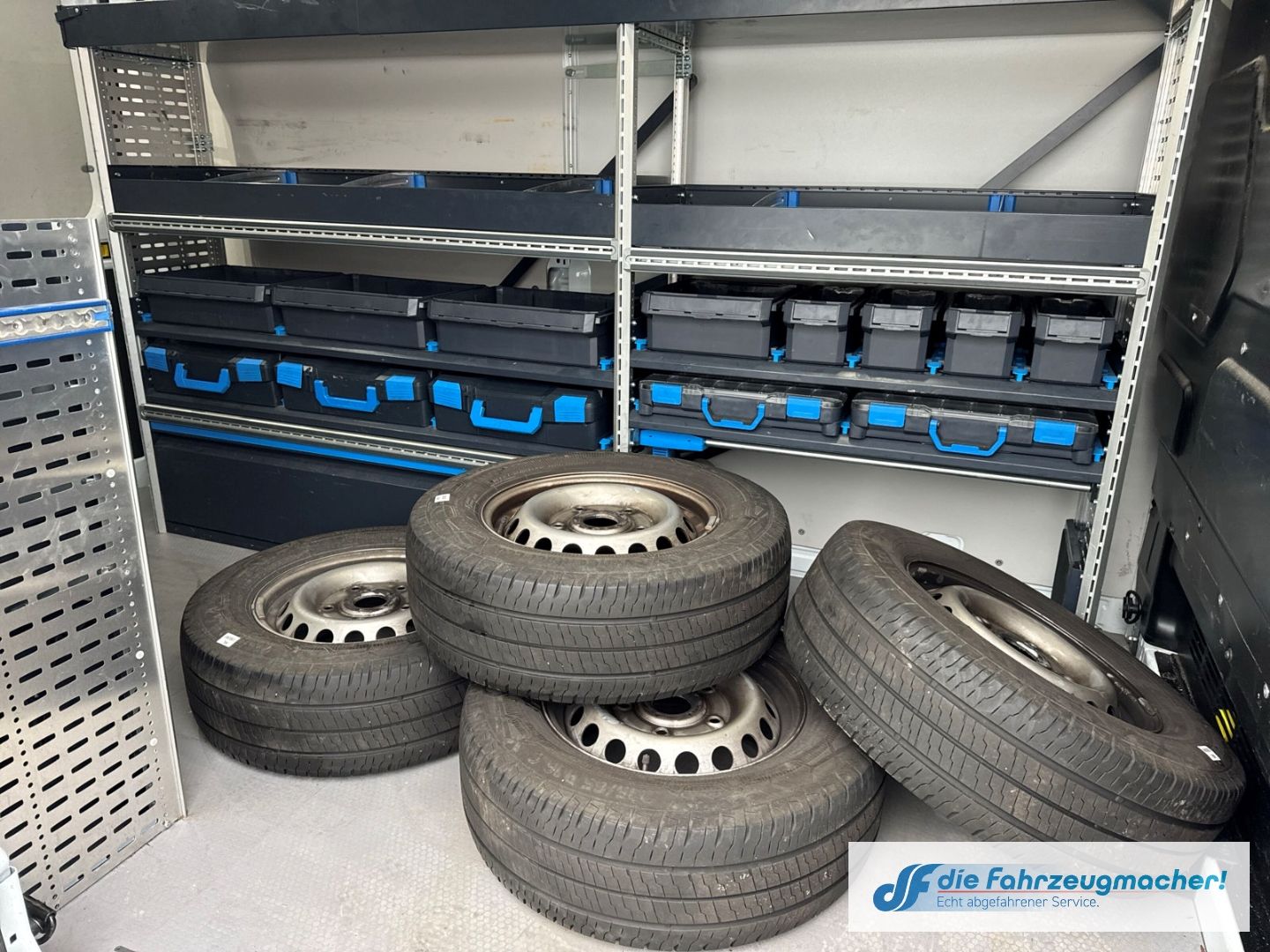 Fahrzeugabbildung Ford Transit Kasten Werkstatteinr. L2 3,5t Navi CarPl