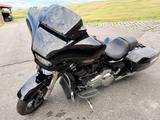 Harley-Davidson Street Glide mit Kesstech und Müller 2.0