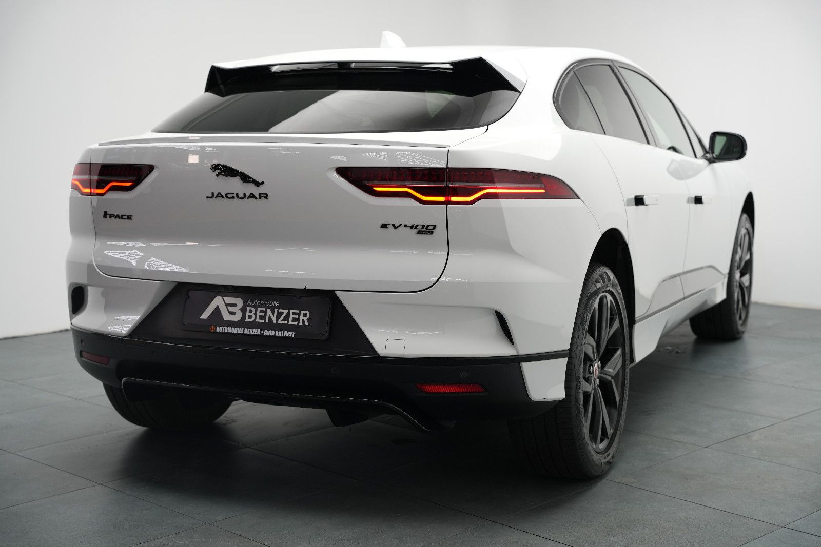 Fahrzeugabbildung Jaguar I-PACE 400 AWD/Black-Pack/CarPlay/MERIDIAN/89,6%