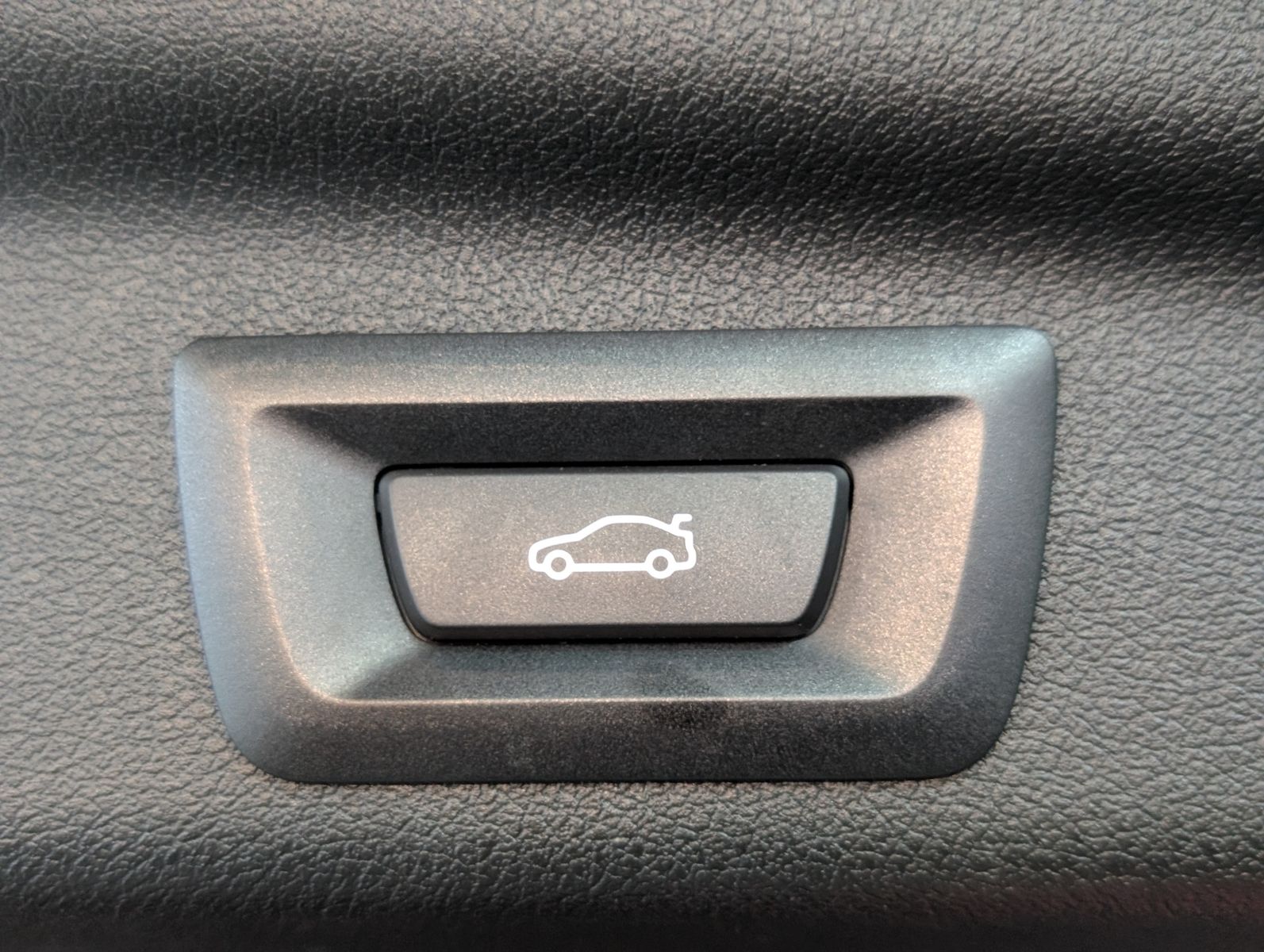 Fahrzeugabbildung BMW 218 Active Tourer  M Sport SHADOW PANO AHK LEDER