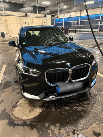 BMW X1.  U11. Neues Modell 1.8 i  Aut/Navi...