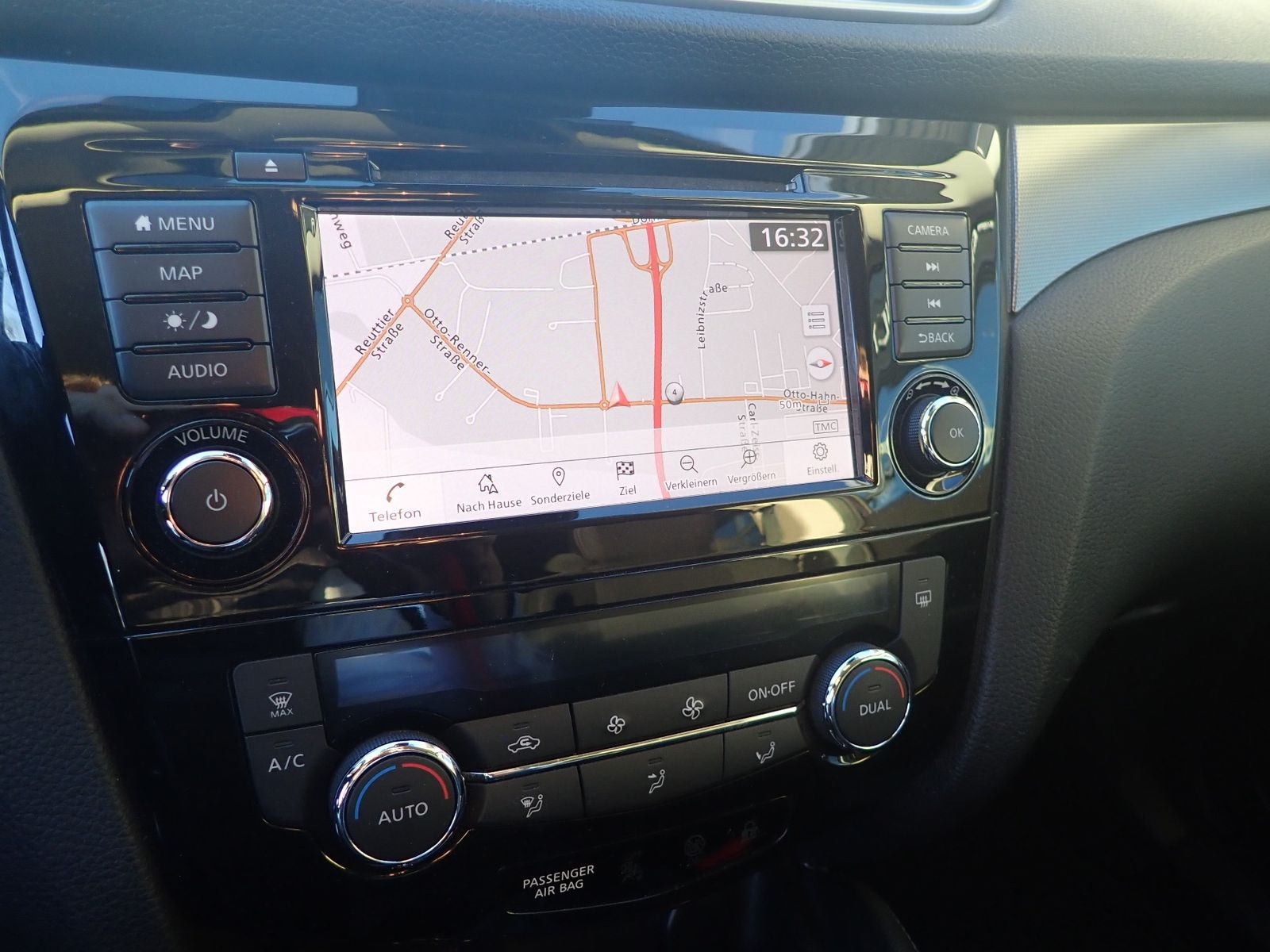 Fahrzeugabbildung Nissan Qashqai 1.3 DIG-T 160PS N-Connecta DCT