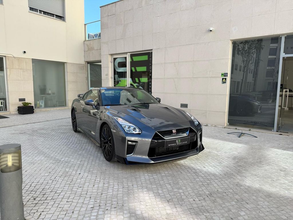 Image of Nissan GT-R