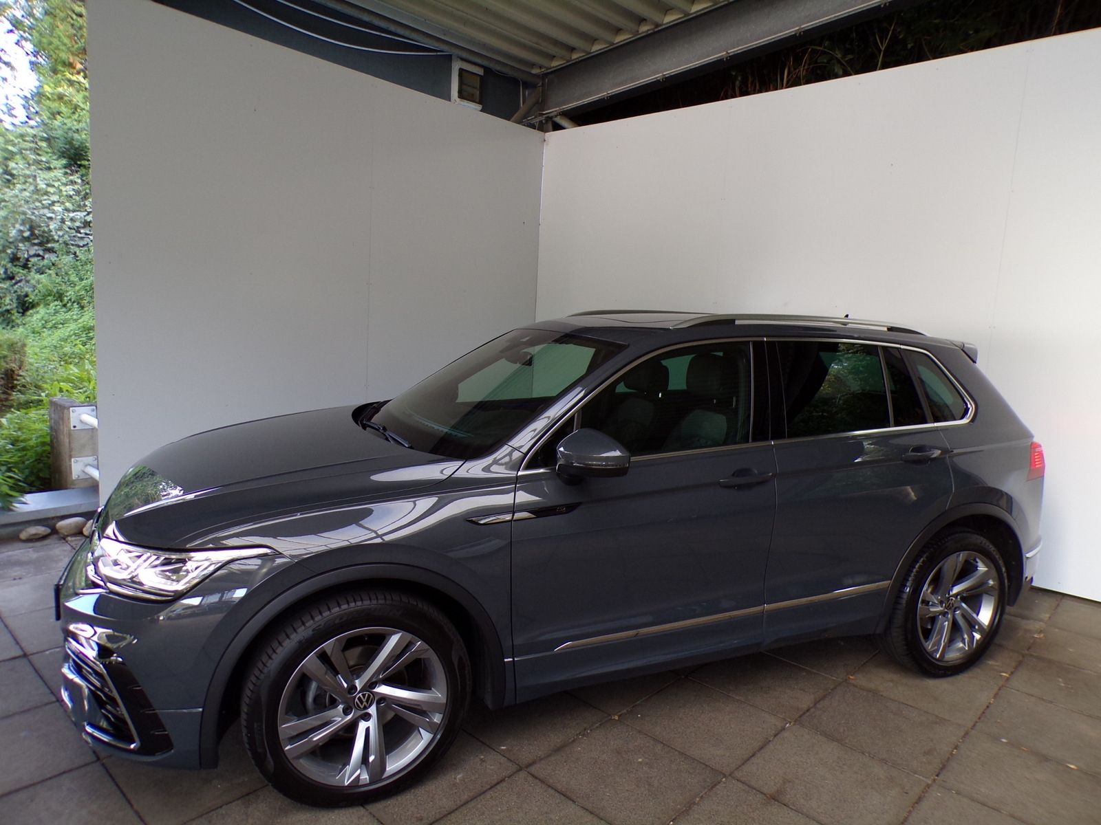 Volkswagen TIGUAN 2.0 TDI DSG R-LINE AHK PANO MATRIX foto 5