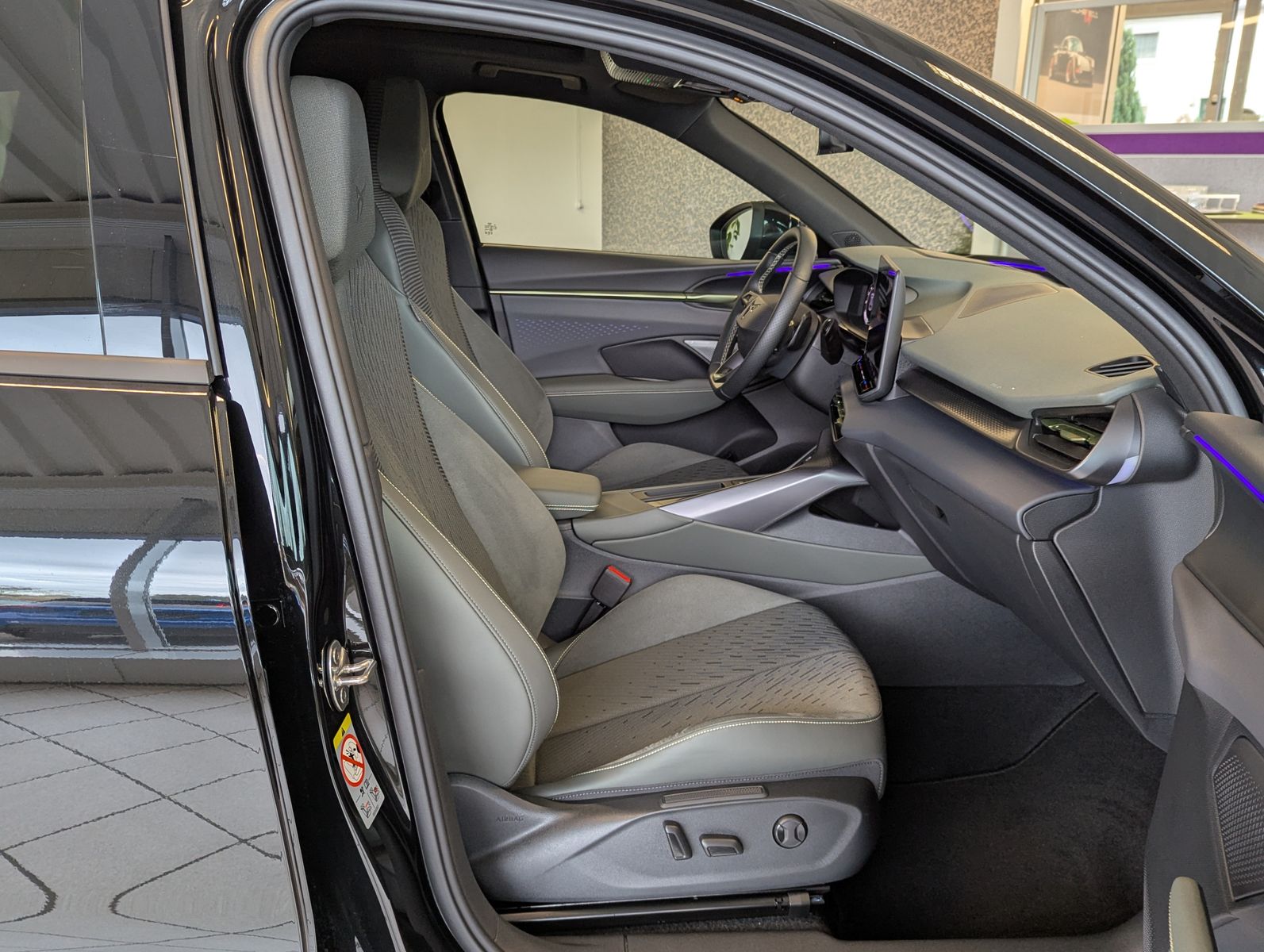 Fahrzeugabbildung CUPRA Terramar 1.5 TSI Tribe Senn Pano Matrix HUD AHK