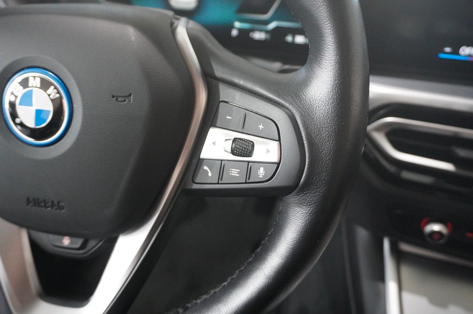 Fahrzeugabbildung BMW i4 Gran Coupe 35 eDrive 70KWH NAVI/KAMERA/SPORT