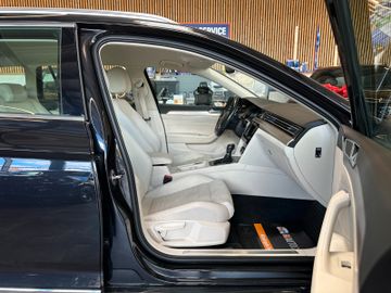 MYAUTOCENTER – Gebraucht- und Jahreswagen mit Werkstattservice in Pfaffenhofen Volkswagen Passat Highline *4Motion*Massage*AHK*LED*Keyless