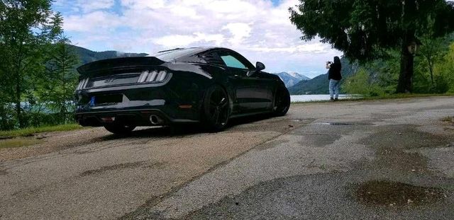 Ford EU Ford Mustang GT 421PS schwarz 1. Hand u...