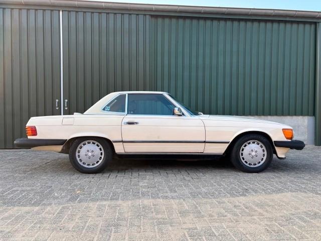 Mercedes-Benz SL 560 Cabriolet Light Ivory 1986 R107