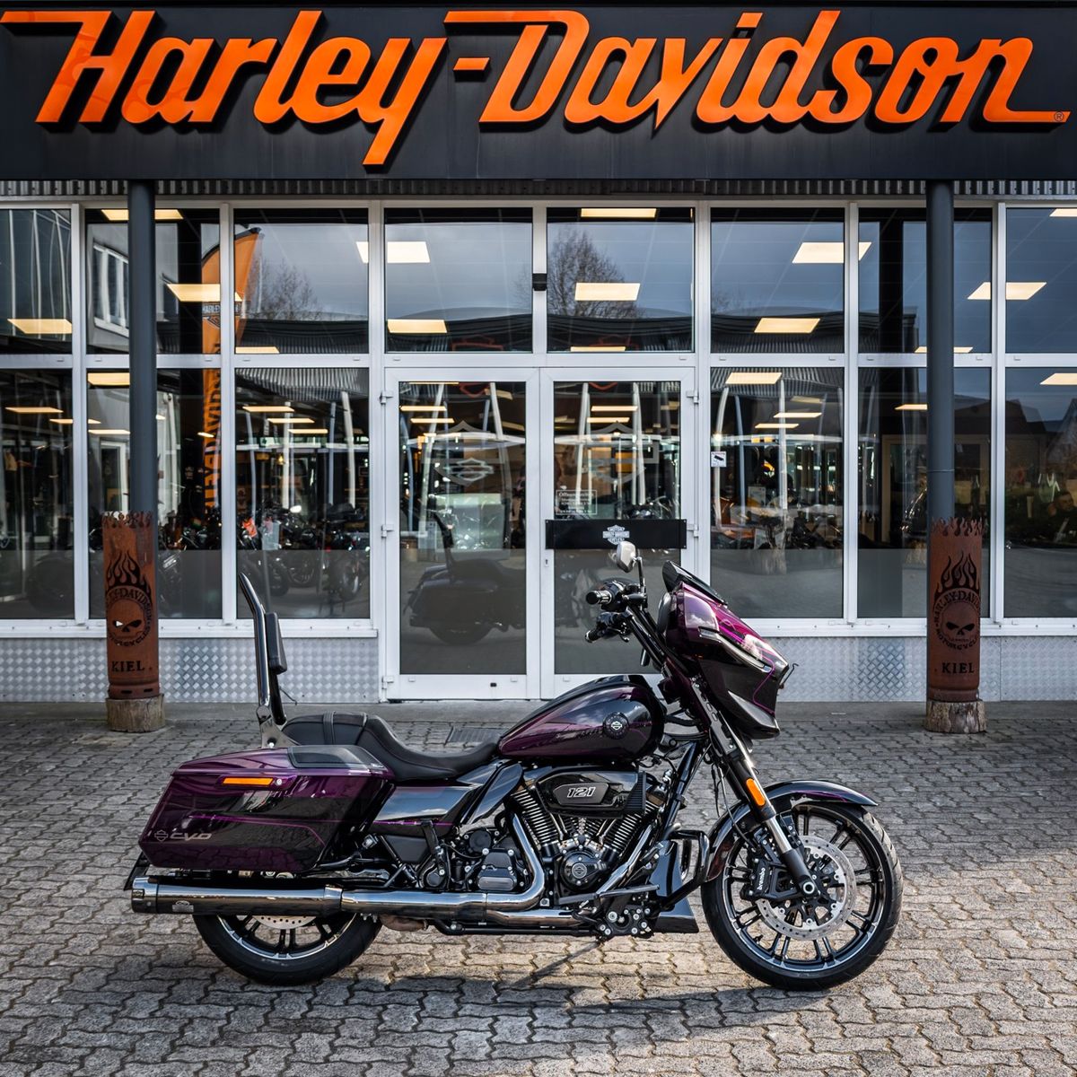 Fahrzeugabbildung Harley-Davidson CVO Street Glide FLHXSE 121 cui - Jekill & Hyde
