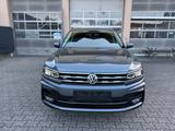Volkswagen Tiguan Allspace R-Line 7 Sitzer  4Motion Standh. - Volkswagen in Frankfurt (Main)