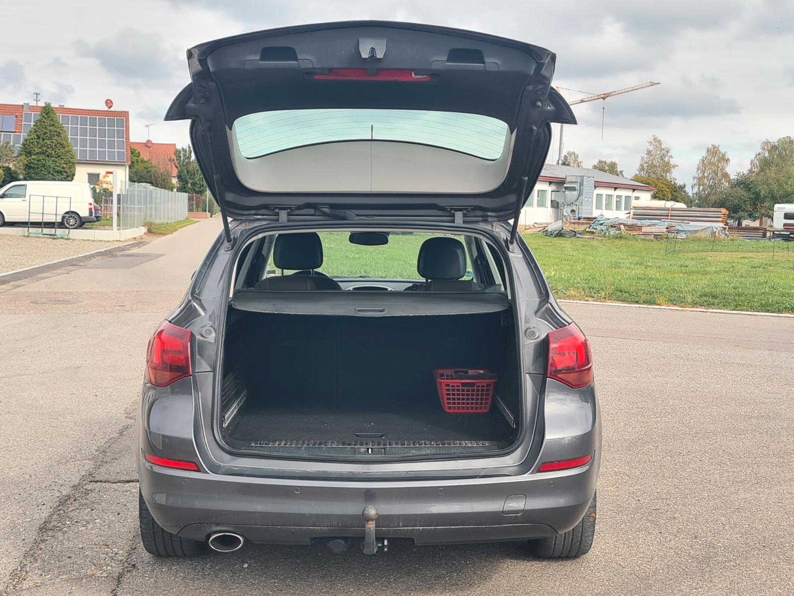Opel Astra 2011 — photo 11