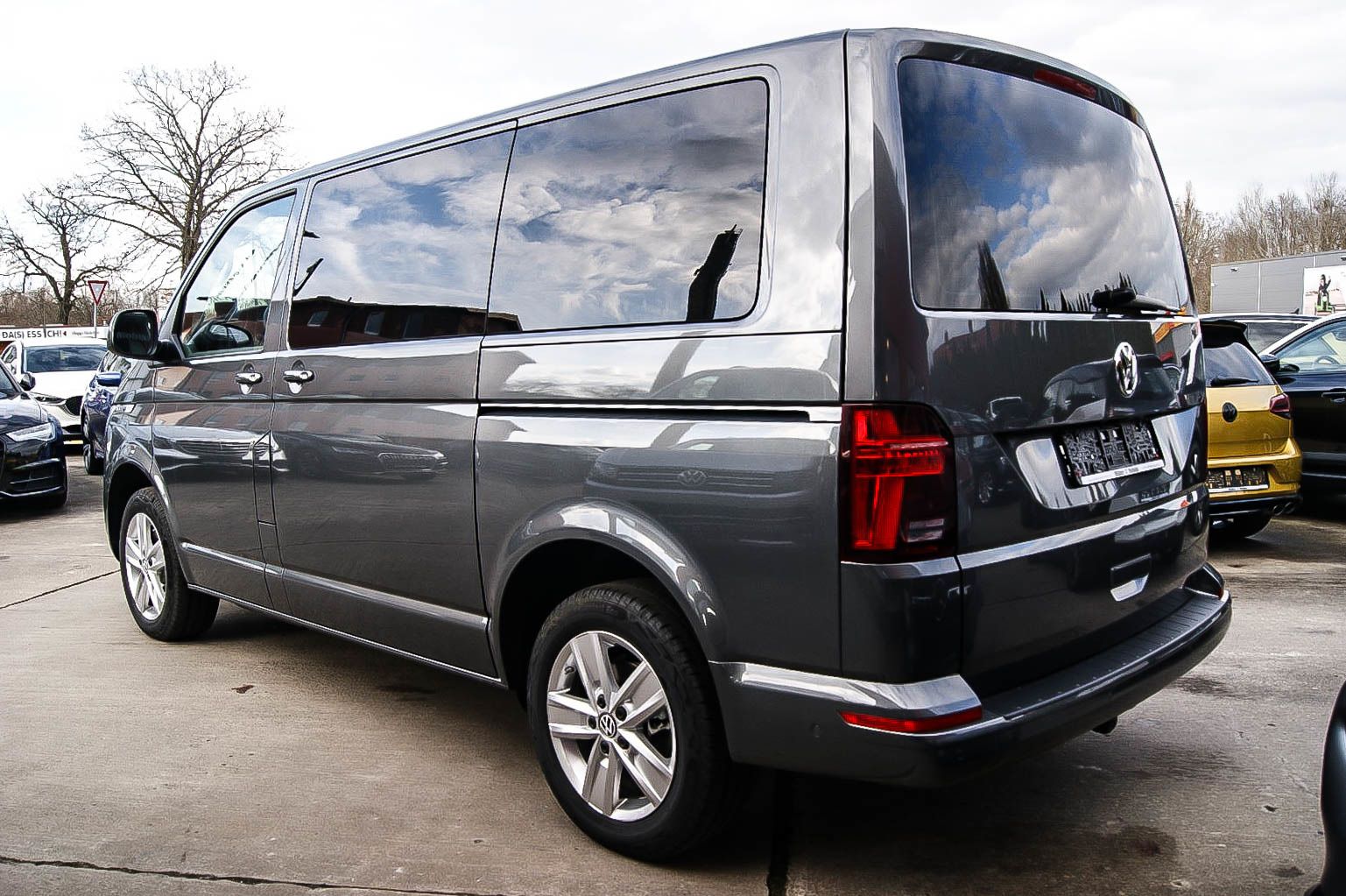 Fahrzeugabbildung Volkswagen T6.1 Caravelle 20TDI NEUWERTIG GARANTIE bis 2028