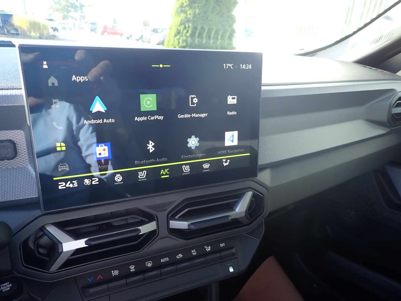 Fahrzeugabbildung Dacia Duster Journey Hybrid 155