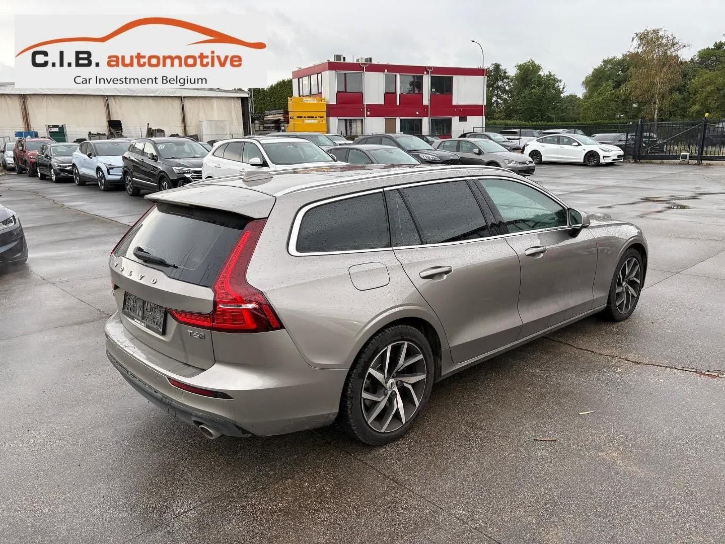 Volvo V60 2.0 T6 Twin Engine Momentum Pro /€16.990 net imagem 2