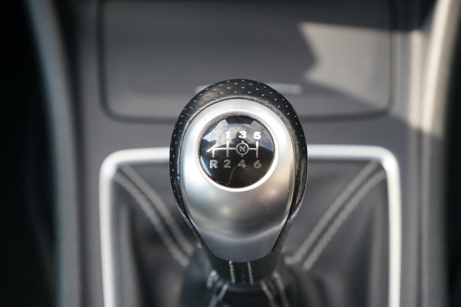 Mercedes-Benz GLA 200 Standard Bi-Xenon Sitzheizung Kamera PDC