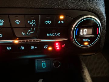 MYAUTOCENTER – Gebraucht- und Jahreswagen mit Werkstattservice in Pfaffenhofen Ford Focus 1,5 EcoBoost Titanium