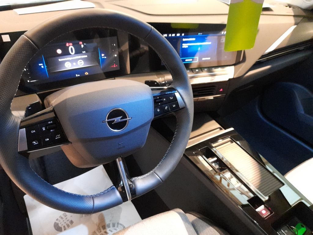 Fahrzeugabbildung Opel Astra ST 1.5 D 8Gang Automatik Elegance(L) Navi