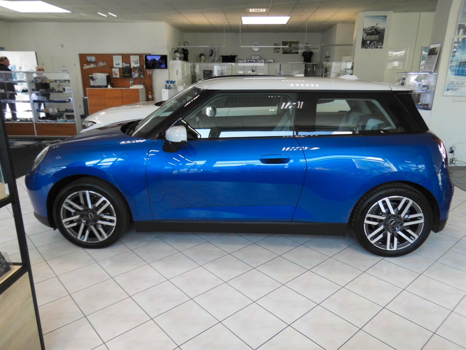 MINI Mini 3trg. BEV Cooper E Classic Trim LRH LED HUD