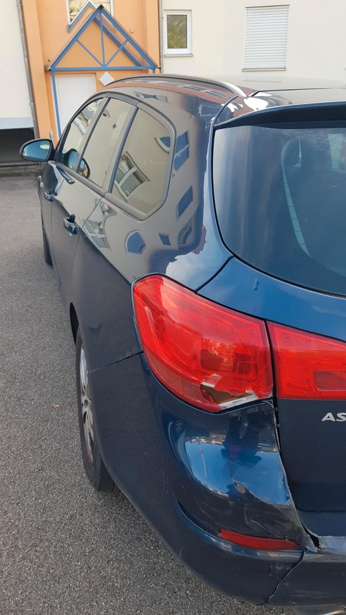 Opel Astra 2011 — photo 5