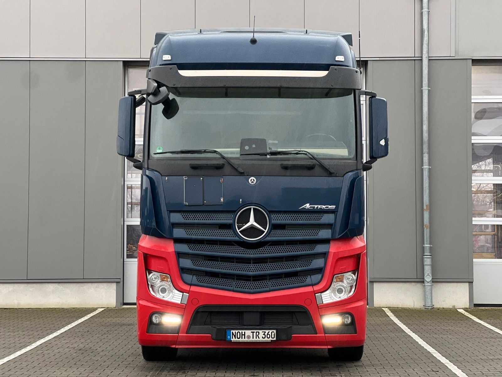 Fahrzeugabbildung Mercedes-Benz Actros 1846 SZM 4x2 Standklima  Retarder