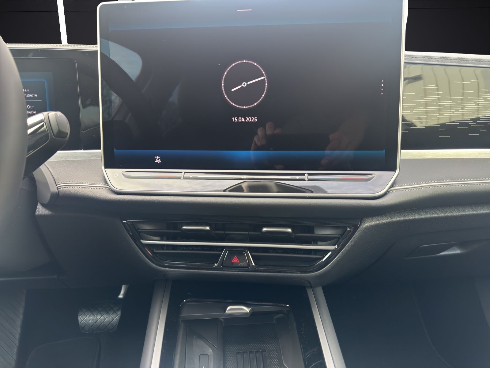 Fahrzeugabbildung Volkswagen Passat Elegance eHybrid IQ.Light ACC AHZV DAB+