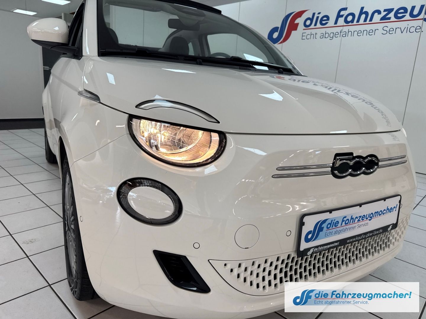 Fahrzeugabbildung Fiat 500e Apple CarPlay Android Auto Klimaautom Fahre